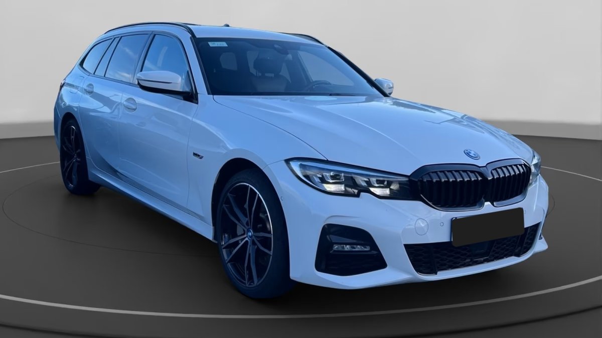 BMW 330 2022